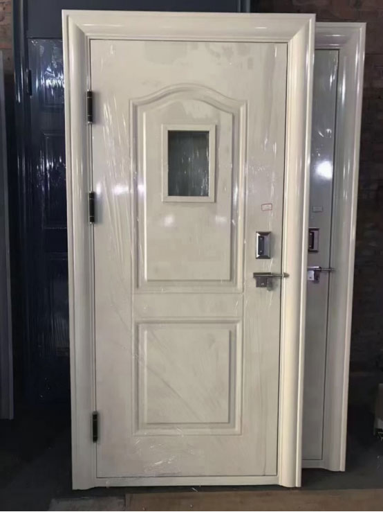 新源学校教室门