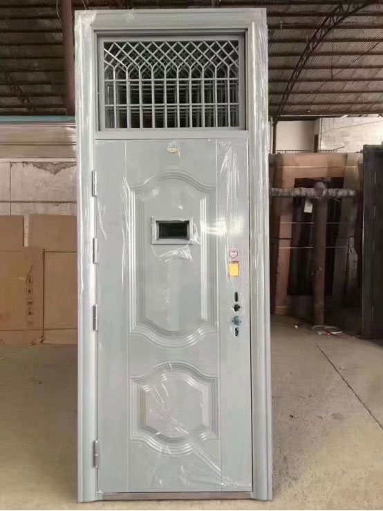 新源学校教室门