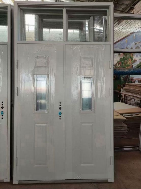 新源学校教室门