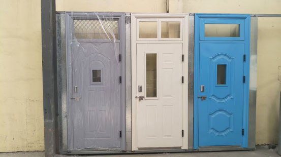 新源学校教室门