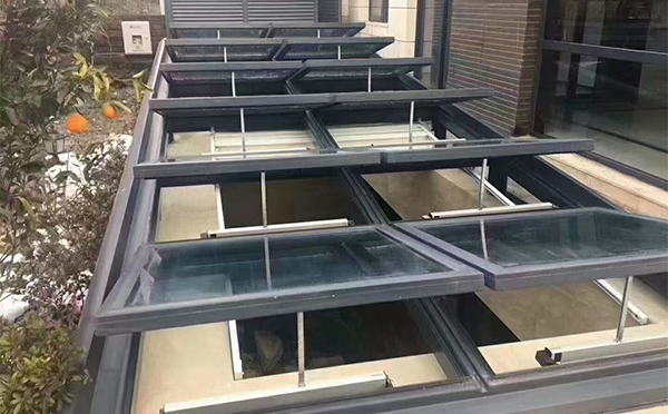 某轨道交通车辆维修车间新源排烟窗应用