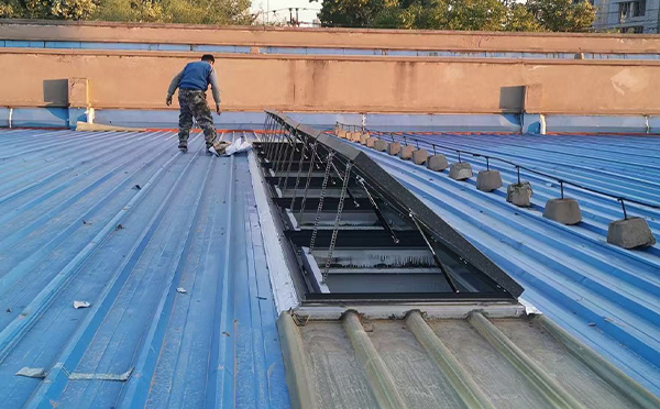 某区域性物流仓储中心新源排烟窗系统安装项目