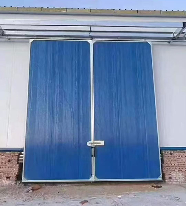 新源工业门在大型仓储物流通道中的应用实例