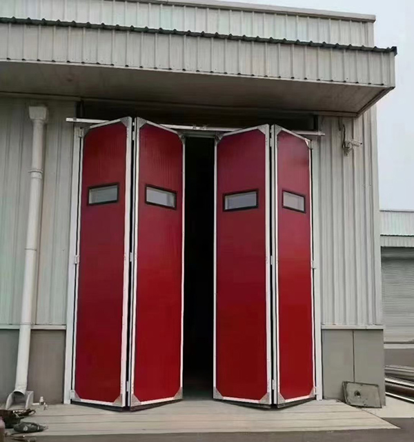 新源工业折叠门在大型装配车间出入口的应用实例