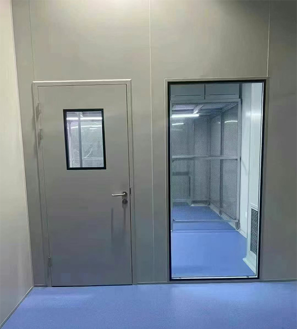 学校教学楼完成新源防火门标准化安装